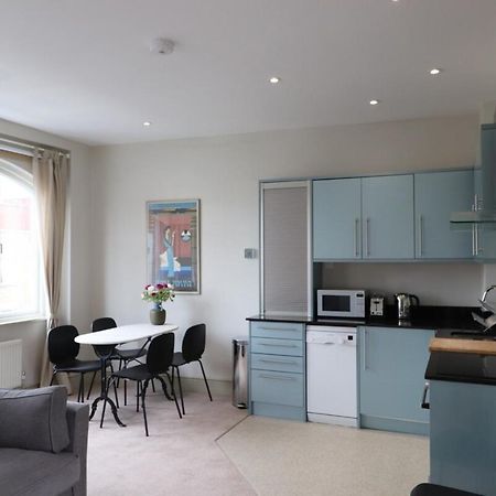 Stylish Light-Filled 1 Bedroom Flat In Hammersmith Londra Esterno foto