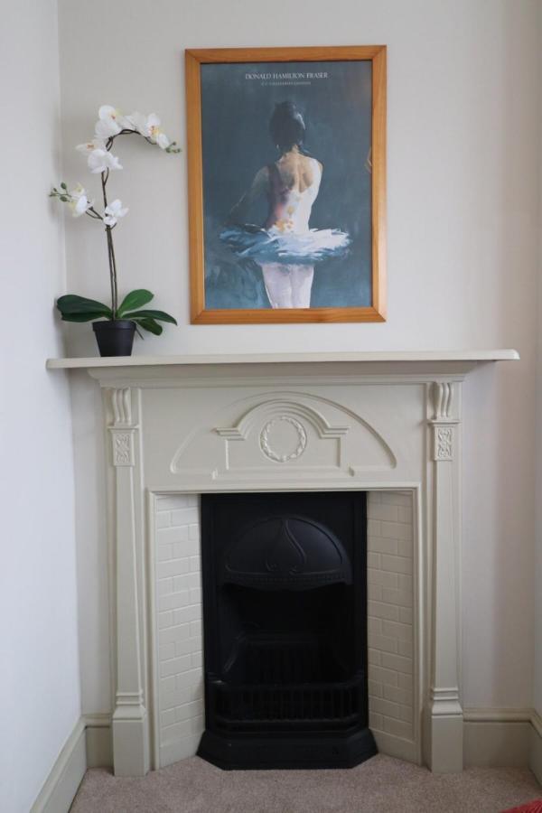 Stylish Light-Filled 1 Bedroom Flat In Hammersmith Londra Esterno foto