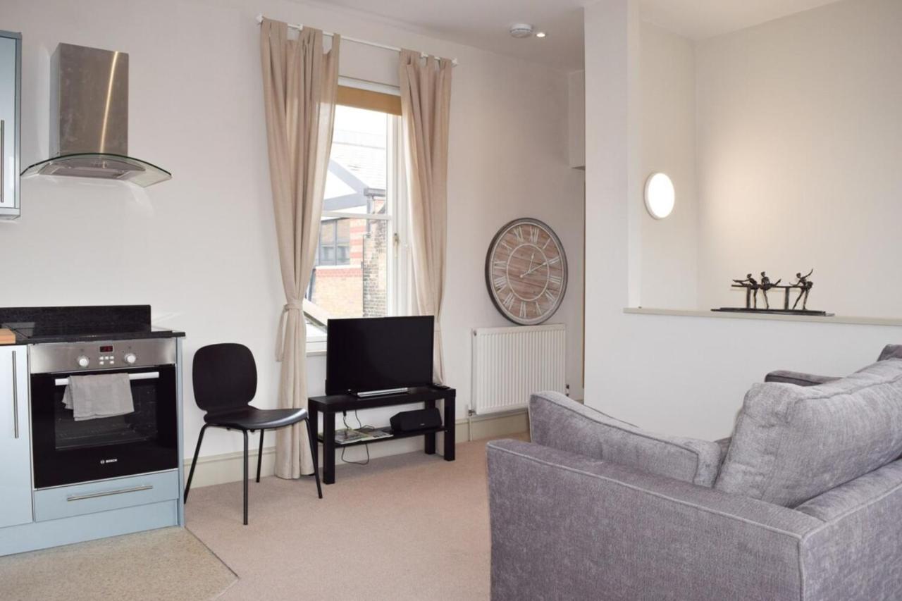 Stylish Light-Filled 1 Bedroom Flat In Hammersmith Londra Esterno foto